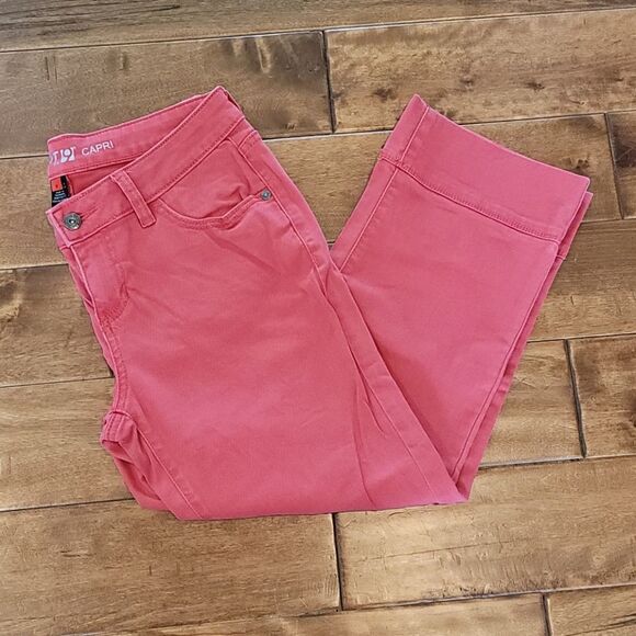 NWOT: Apt. 9 capris size 6 - Picture 2 of 15